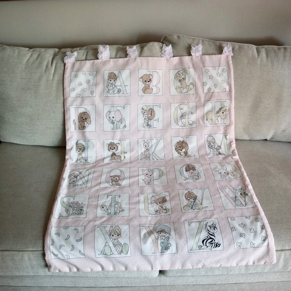 Vintage handmade alphabet hanging quilt - Picture 2 of 6